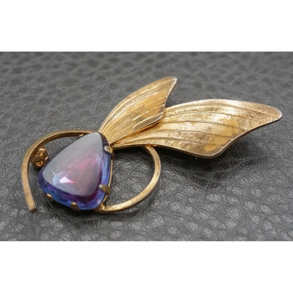 Vintage WEST GERMANY? Faux Mystic Topaz Givre Glass Gold Tone Leaf Brooch
